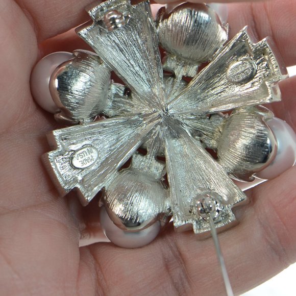 Kenneth Jay Lane KJL Rhodium-Plated Faux Pearl & Rhinestone Cross Pin Br… - Picture 6 of 7